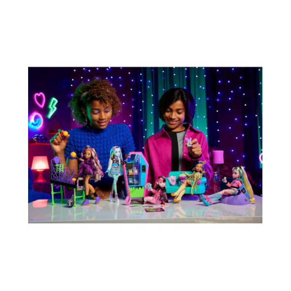 Monster High - Sala Studio, Playset con 2 mostramici e mobili per la casa delle bambole HRP57