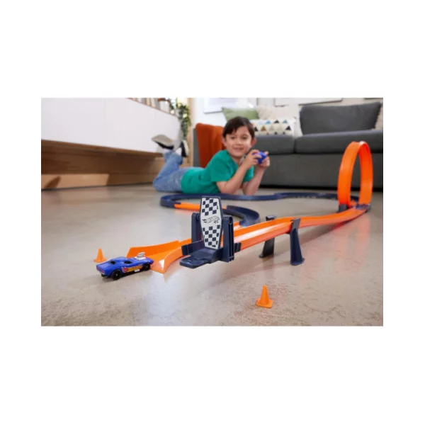 Hot Wheels Sfida di velocità Pista con Veicolo radiocomandato in Scala 1:64 HXX45