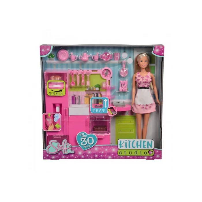 Steffi Love in Cucina Simba