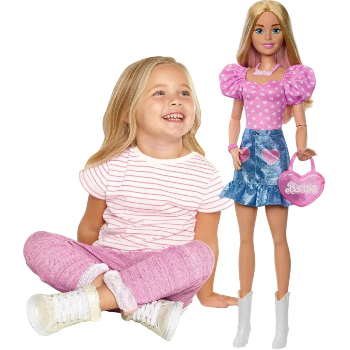 Barbie Grande Amica Bambola Bionda Alta 71 cm con Outfit Fashion e Accessori Inclusi, 3+ Anni HYT84