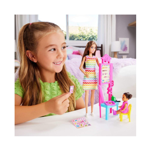 Barbie Carriere Maestra – Bambola con Alunna, Lavagna e Accessori Educativi, Giocattolo 3+ Anni Mattel JCR76