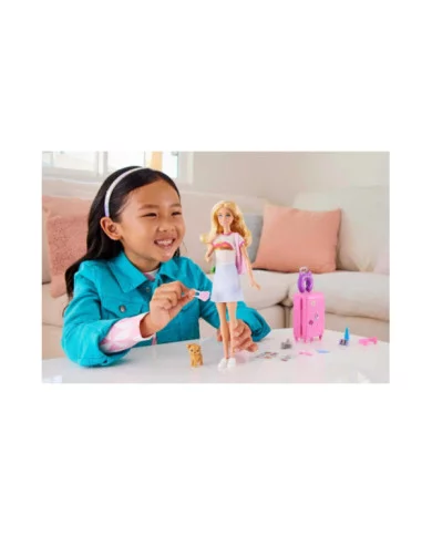 Barbie Set da Viaggio Malibu – Bambola con Cagnolino, Valigia e 10 Accessori da Viaggio Funzionanti Mattel 3+ Anni