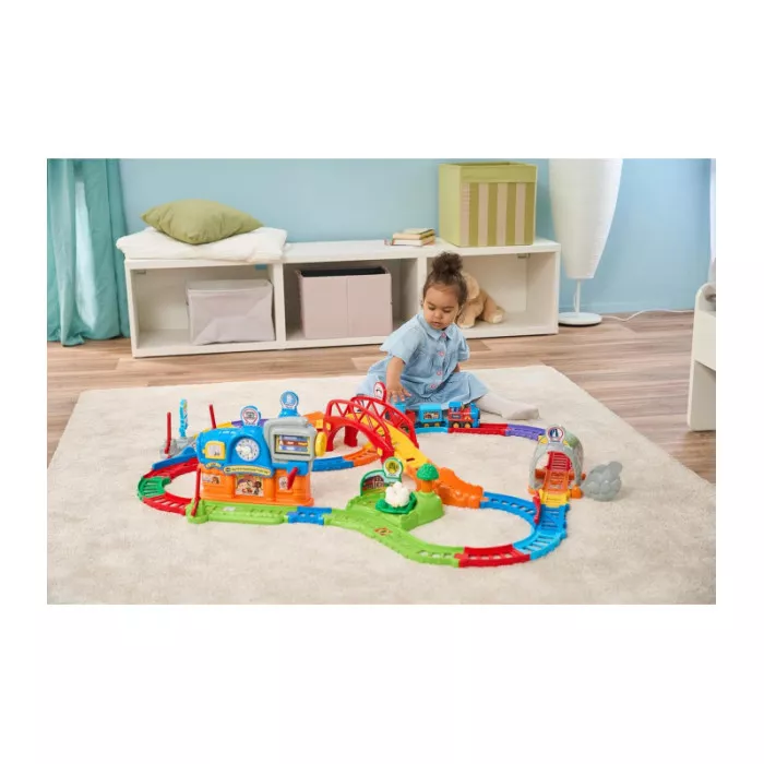 Pista Trenino Elettrico Vroom Vroom Go – Avventure in Treno con Ostacoli e Zone Magiche, 1-5 Anni VTech