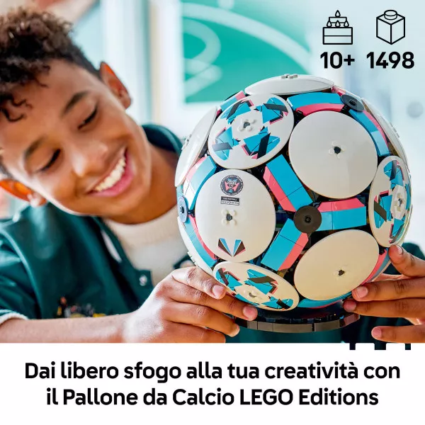 LEGO Editions 43019 Pallone da Calcio Giocattolo, Kit di Modellismo 3D con Mini-Stadio, Regalo per Bambini 10+ e per Adulti